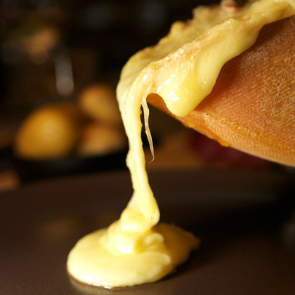 Raclette jako nikdy dřív — ochucené speciality v naší nabídce! Raclette jako nikdy dřív — ochucené speciality v naší nabídce!
